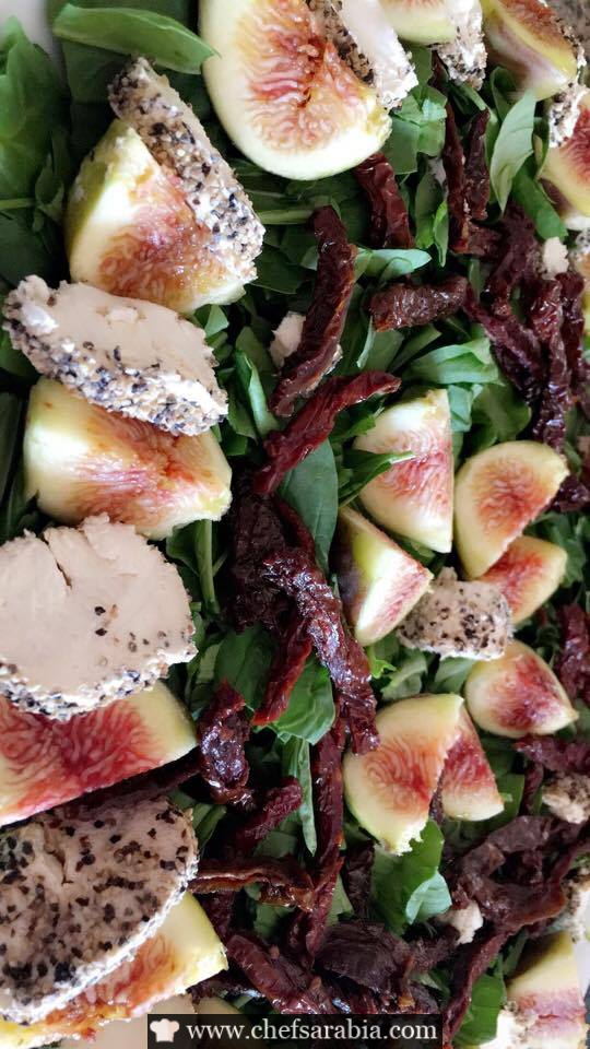 سلطه تين وجرجير وجبنه ماعز