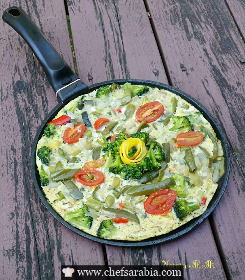 اومليت البروكولي والفلفل الملون