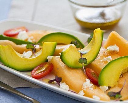 سلطة الأفوكادو والبطيخ