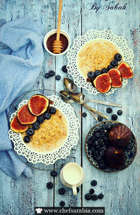 الشوفان المطهو بالحليب و محلى بالعسل