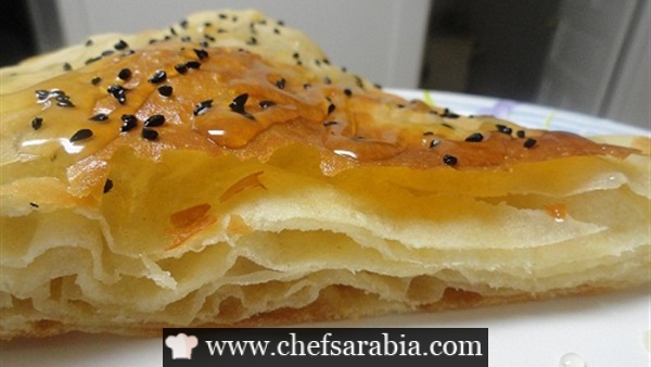 بنت الصحن بالزبيب والموتزاريلا